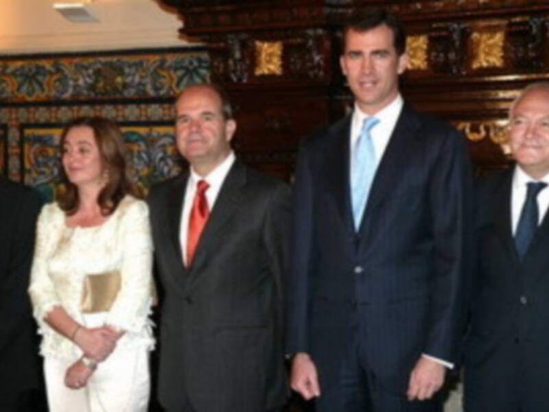 El Príncipes de Asturias , sin doña Letizia clausura  en Sevilla el Foro España-EE.UU