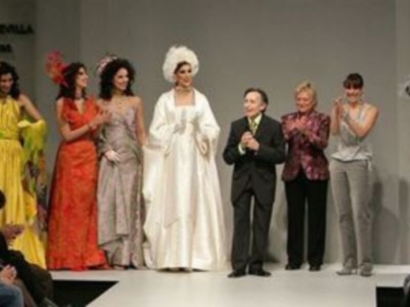 Pepín Castillo recibió un emotivo homenaje clausurando la Semana Moda de Sevilla