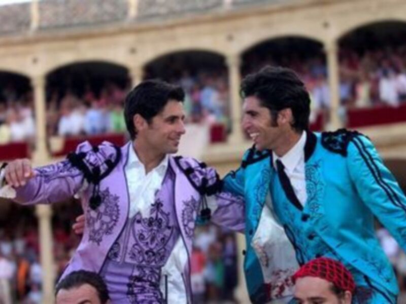 Cayetano tomo la alternativa en Ronda de su hermano Fran