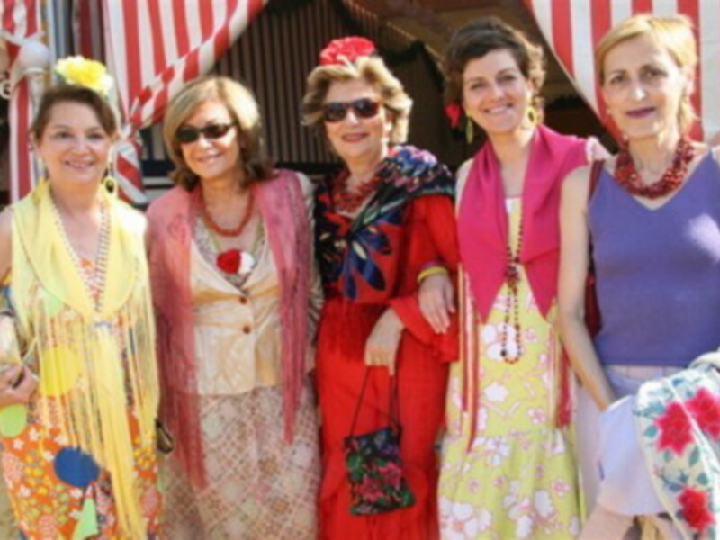 Amparo rubiales y Carmen Hermosin de flamenca en la Feria