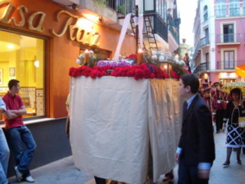 Salida de la cruz de mayo de San Jose