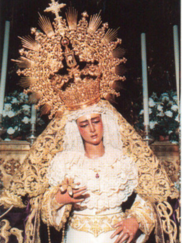 ULTIMA HORA: ESTA TARDE QUEDARÁ EXPUESTO EL MANTO DE LA CORONACIÓN DE LA STMA. VIRGEN DE LAS ANGUSTIAS CORONADA