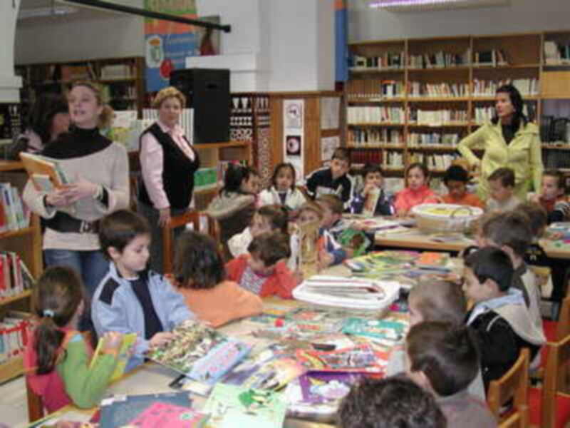 Los más pequeños, protagonistas del inicio de la Semana del Libro en Gines