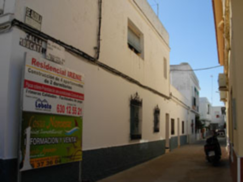 Chipiona tiene dedicada al moscatel una calle sin salida.-
