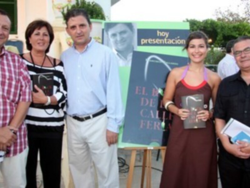 La presentación del Rock de la calle Feria en Chipiona todo un acontecimiento literario con la   asistencia de más de doscientas personas