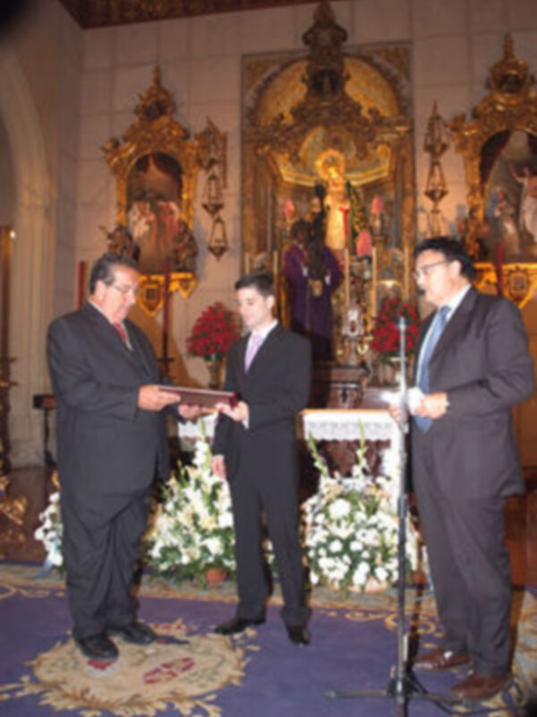 Anoche en la Hermandad Sacramental Los Gitanos celebramos el XX Aniversario de la Coronación de la Virgen de las Angustias.