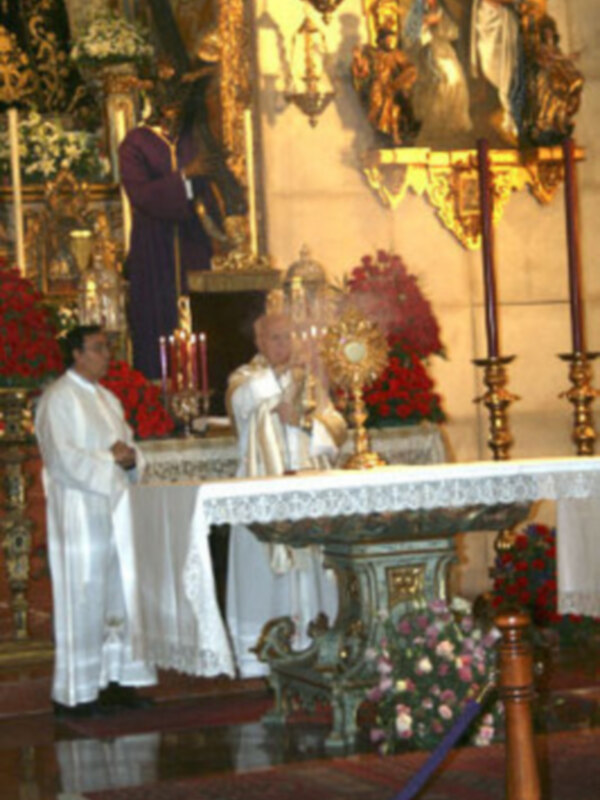 Jubileo en la Hdad. Sacramental Los Gitanos. Don Antonio Hidalgo de los Santos, SdB, comenzó hoy su nueva tarea pastoral, mientras llega el nombramiento como Rector del Santuario.