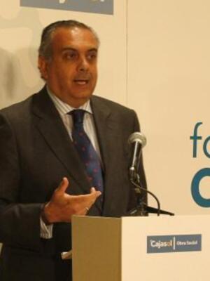 José Luis Sáez, presentado por Lolo Sainz en el Foro de Cádiz