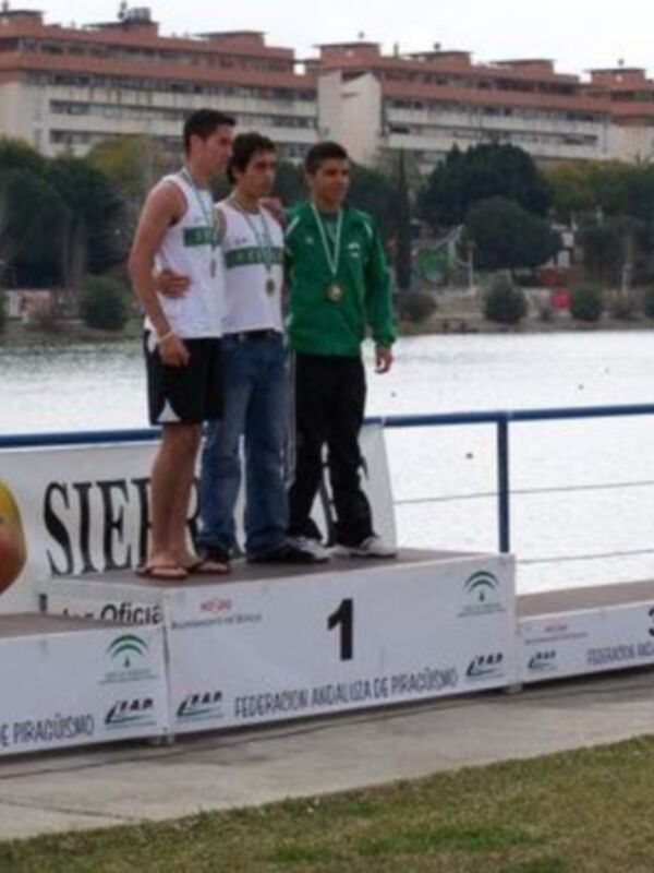 El Club Náutico Sevilla repite título en el Campeonato de Andalucía de invierno de piragüismo 