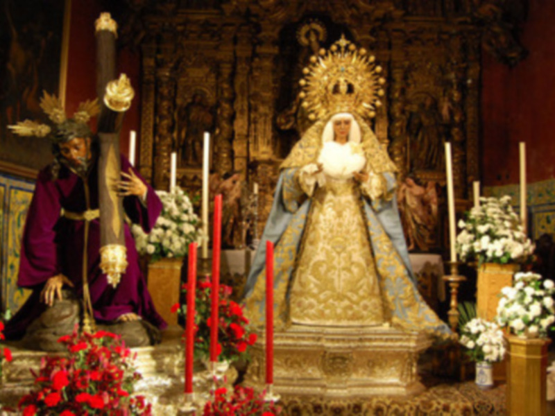 La hermandad de la Esperanza de Triana de vuelta a su capilla