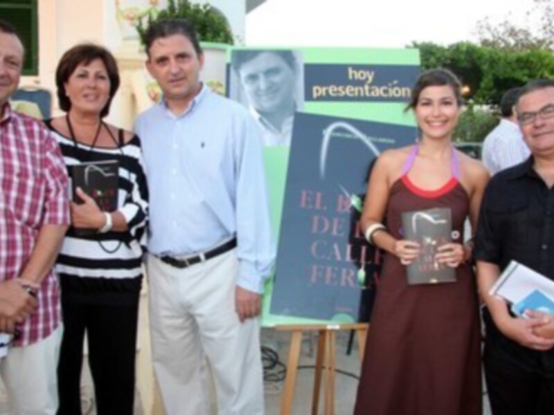 Francisco Gallardo Rodriguez firmara ejemplares de su obra El rock de la calle Feria en la Feria del libro de Sevilla el 23 de mayo 