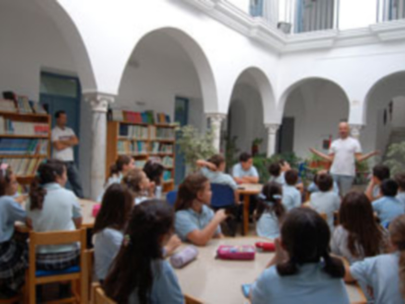 Animación a la lectura para escolares en la biblioteca de Chipiona