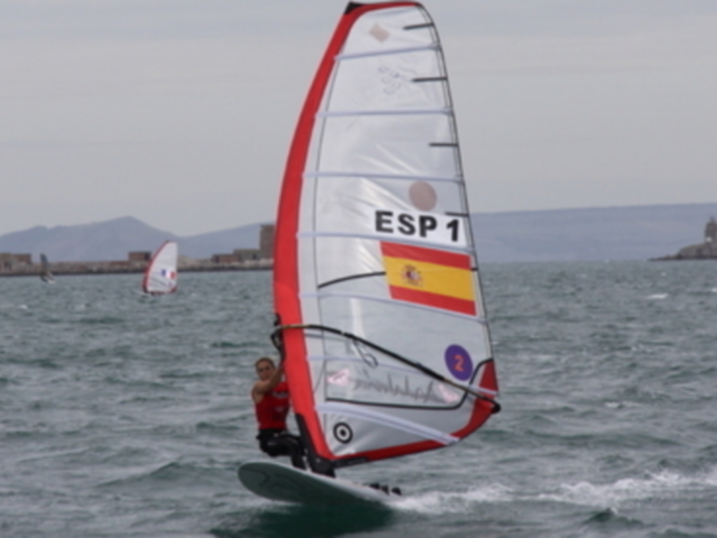 Blanca Manchón pone la directa hacia el triunfo absoluto en la ISAF Sailing World Cup