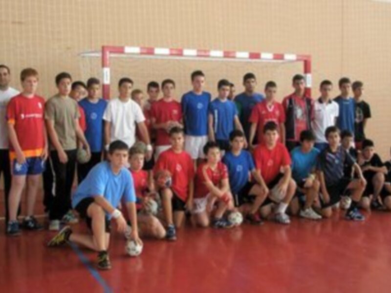 Balonmano: La delegación sevillana marcha a Granada cargada de ilusión para disputar el Campeonato de Andalucía Infantil
