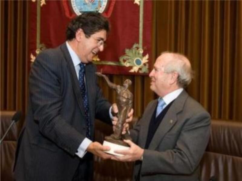 El catedrático Juan Antonio Carrillo Salcedo recibió el Premio Derechos Humanos 2009 del Colegio de Abogados de Sevilla