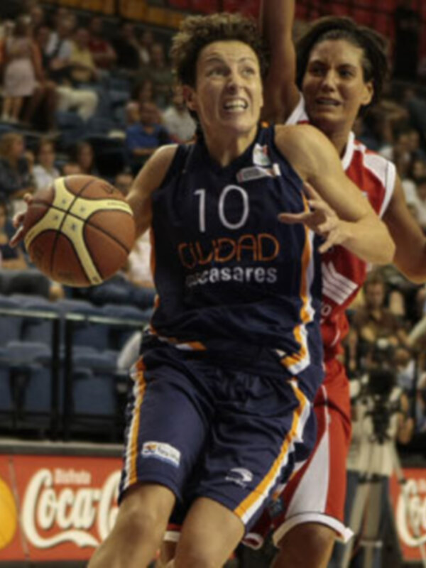 El Ciudad Ros Casares no dio opción al Hondarribia Irún (49-83) y mete miedo a sus rivales de cara a la Copa