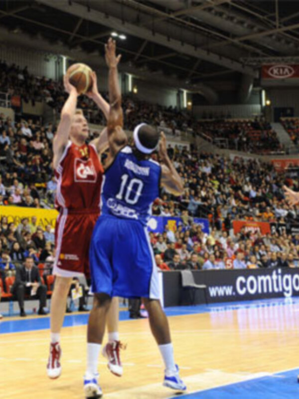 El CAI Zaragoza puede con el líder (74-62)