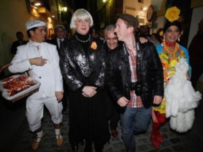 El Falla aclama en Carnaval de Cadiz a los sevillanos los Pre-Paraos