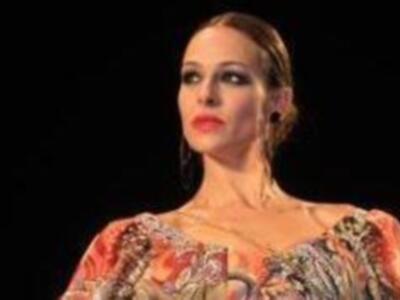 Eva González vuelve a las pasarelas y recibe un homenaje en Sevilla