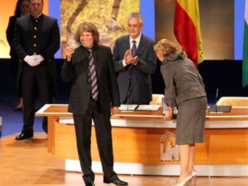 Jose Merce y Pasion Vega, medallas de Andalucia , hoy Dia de Andalucia