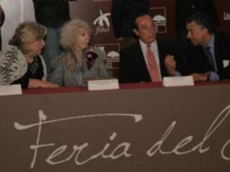 El mundo del toro y la cultura se dan la mano en Fibes para defender la Tauromaquia