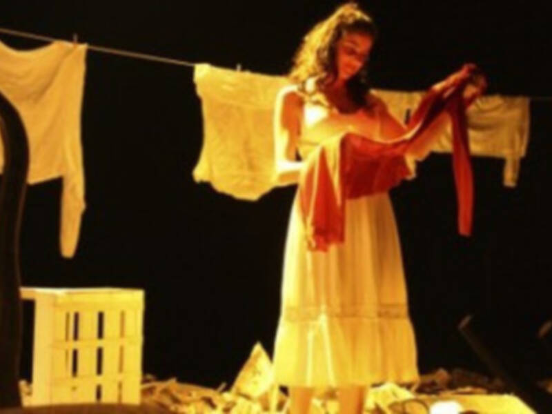 Estreno con exito de la obra 'Hacia Otóntoron' en Sevilla