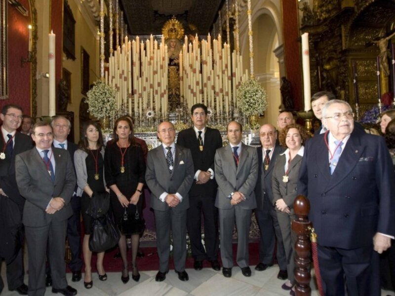 El Colegio de Abogados entregó el Bastón de Mando de la Institución a la Virgen de la Concepción.