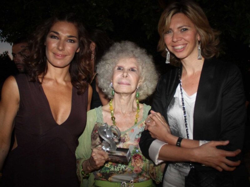 La duquesa de Alba y Marina Bernal homenajeados en la Gala X Aniversario Surrealista  