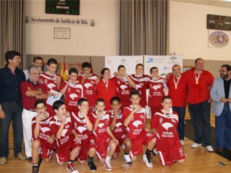 Los campeonatos minibasket ponen punto y final a los Cadeba con la victoria de Ramón y Cajal en femenino y el Palo en masculino