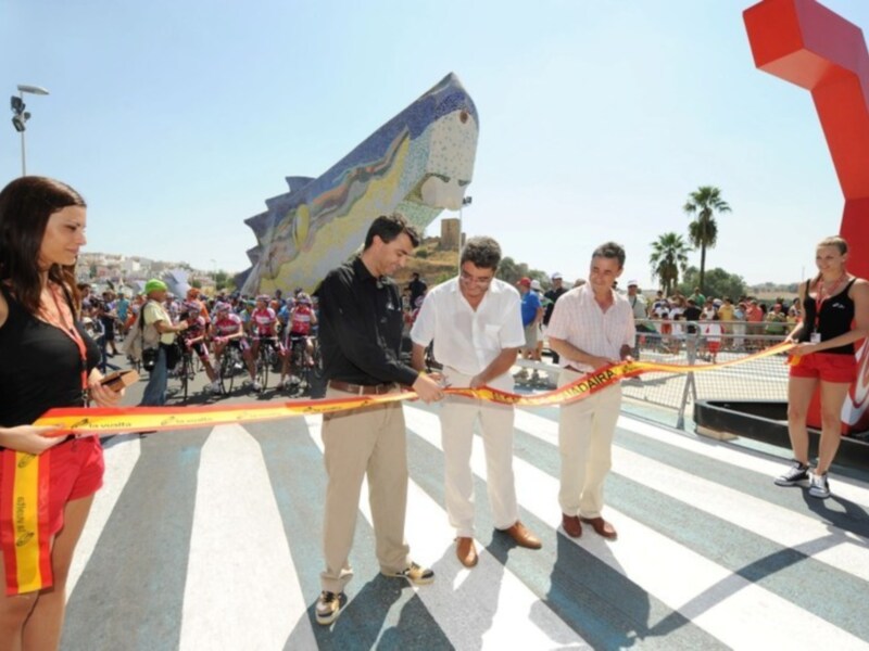 Salida de la segunda etapa de la Vuelta Ciclista