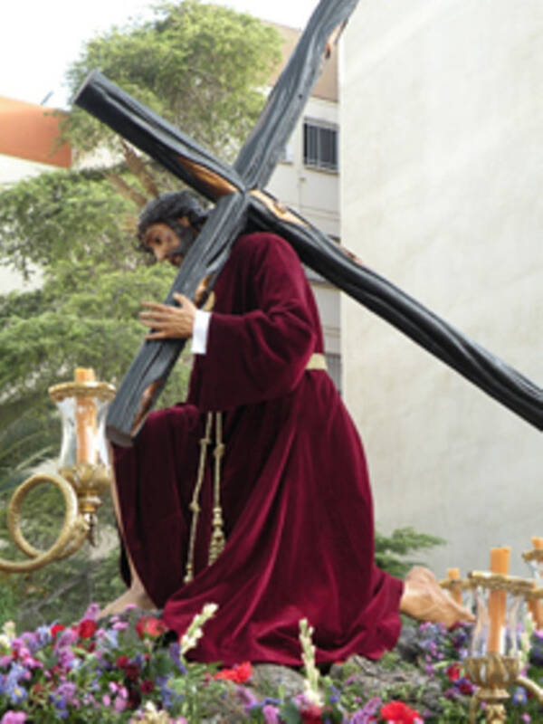 La procesión de todo un barrio por el Cristo de la Caridad de la barriada de los Príncipes.