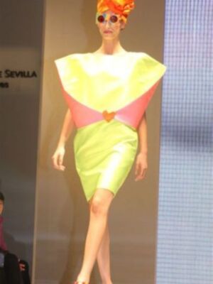 Agatha Ruiz de la Prada recibe en Sevilla un premio por su dedicación a la moda