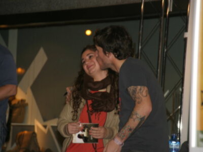 Dani Martín firma discos de su primer trabajo en solitario Pequeño en Sevilla