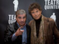 Dos hombres posando frente a un fondo con el texto 'Teatro Quintero'.