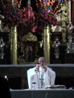 Galería del Altar del Quinario en Honor del Stmo Cristo de la Buena Muerte, de la Hermandad de la Hiniesta