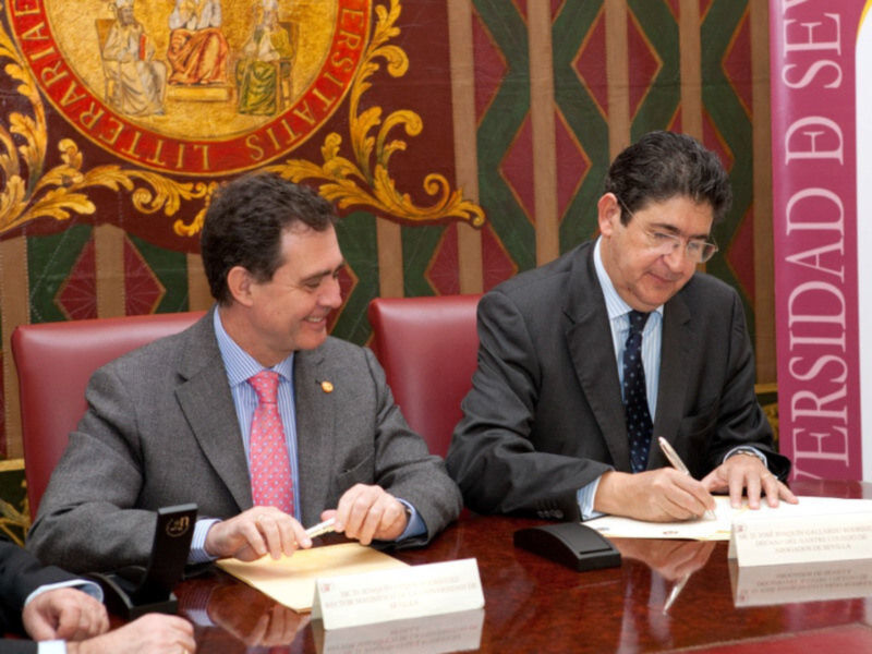 El Colegio de Abogados y la Universidad de Sevilla firman un convenio de colaboración para que los estudiantes reciban formación práctica en despachos de abogados.