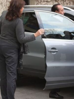 Curro Romero, intervenido con éxito en Sevilla y dado de alta con collarín   