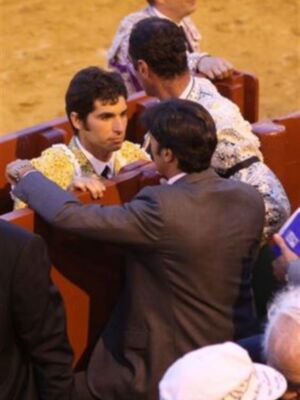 El abrazo de Fran Rivera y Cayetano en la maestranza