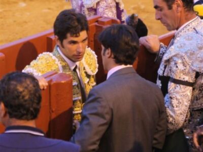 El abrazo de Fran Rivera y Cayetano en la maestranza