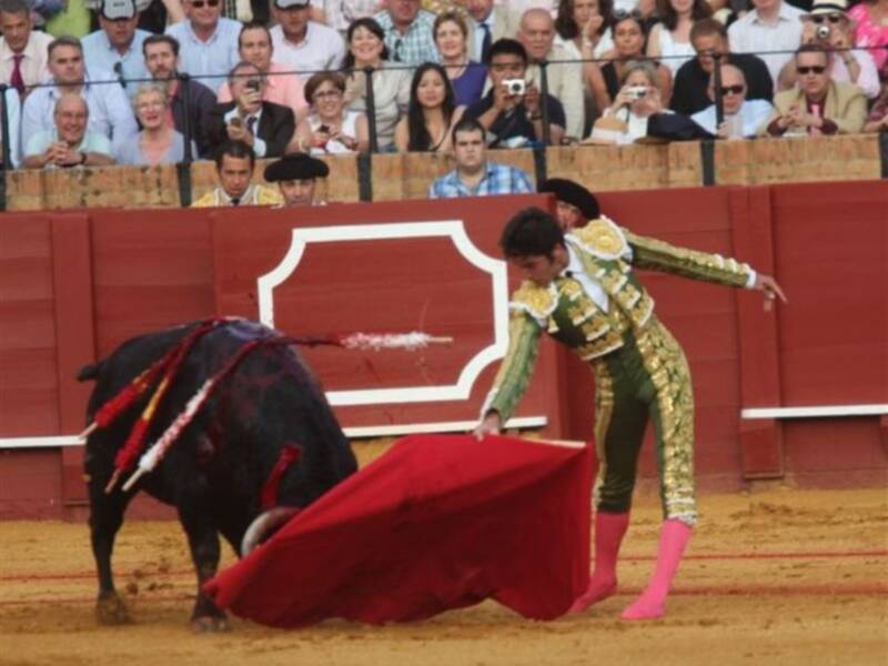El abrazo de Fran Rivera y Cayetano en la maestranza