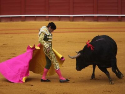 El abrazo de Fran Rivera y Cayetano en la maestranza