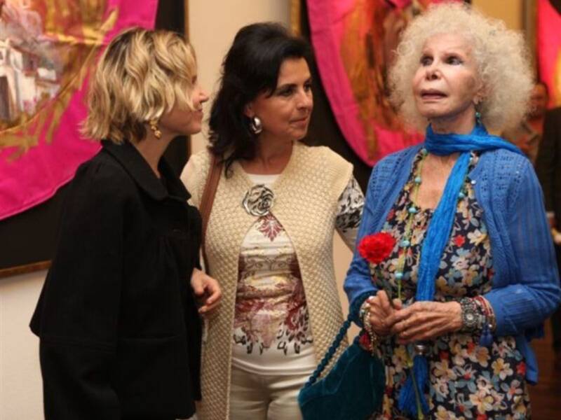 Eugenia Martínez de Irujo con la Duquesa de Alba en inauguración exposición taurina de la fundación  Pequeño deseo 