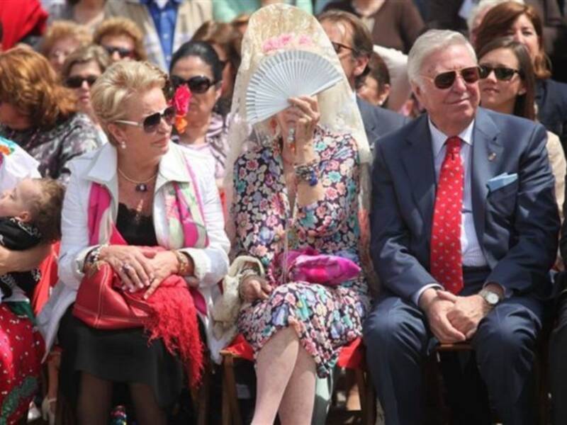 La Duquesa de Alba, con mantilla, madrina de la exhibición de enganches  