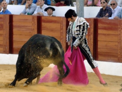 Salvador Vega, a hombros en la primera de Osuna