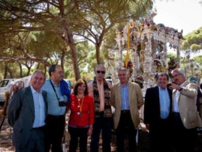 Fran Rivera y Simoneta Gómez Acebo en  el camino del rocío   