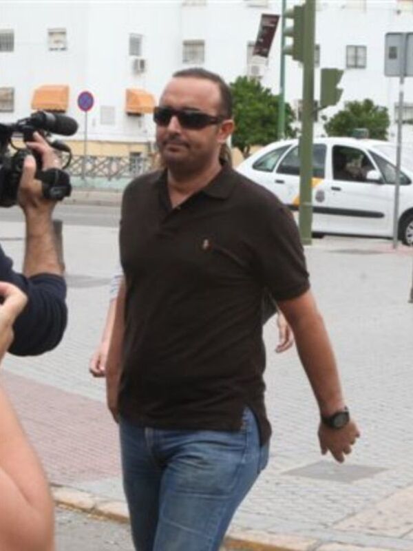 Ortega Cano operado del pie