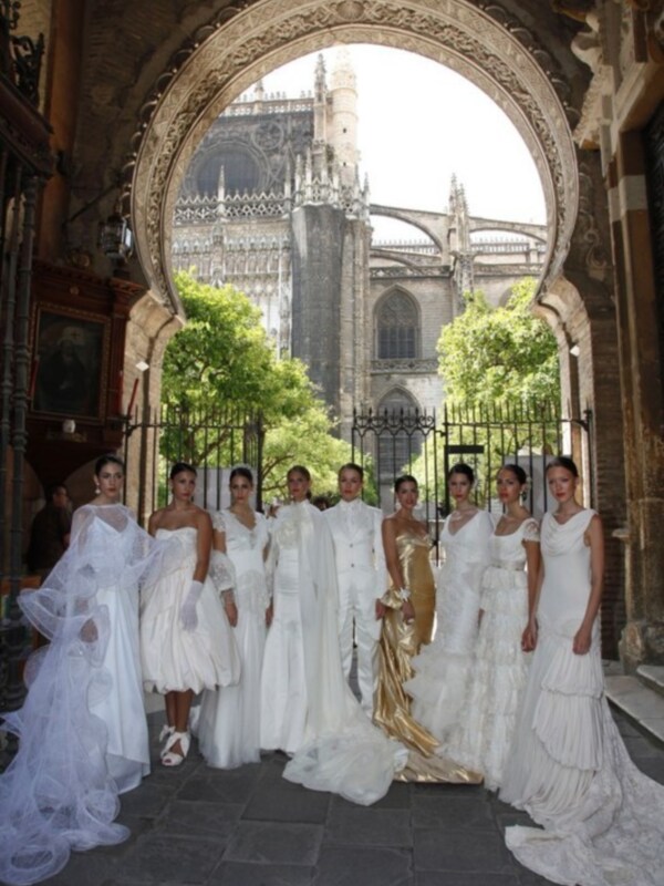 Diseñadores consagrados y jóvenes promesas de la moda presentan Novias de Sevilla