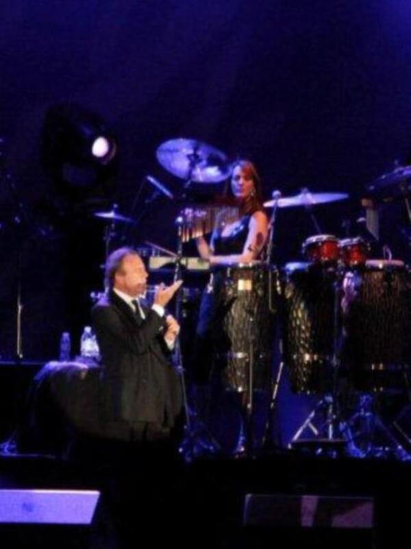Julio Benítez el cordobés asistió a ver el concierto de su padrino julio iglesias en Lucena
