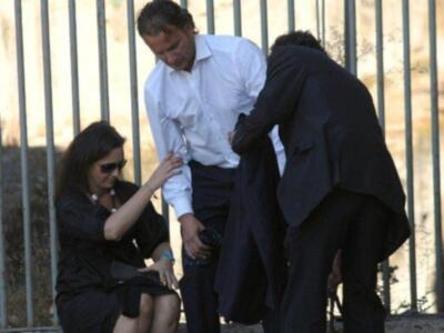 Litri, Carolina Herrera, Curro Romero, Carmen Tello acompañan a Julio Aparicio en el entierro de su madre la bailaora Maleni Loreto en Sevilla