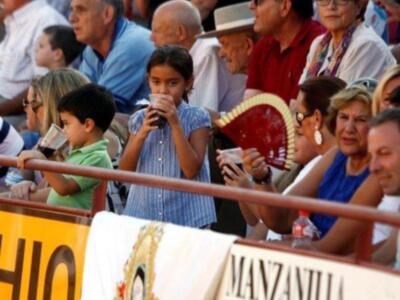 Carmen Bazán ejerce de abuela orgullosa con los hijos de Jesulín y María José campanario  